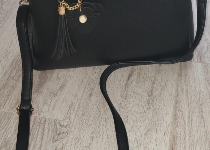 Grajewo ogłoszenia: Torebka czarna. Stan idealny. Noszona kilka razy. Skóra naturalna....