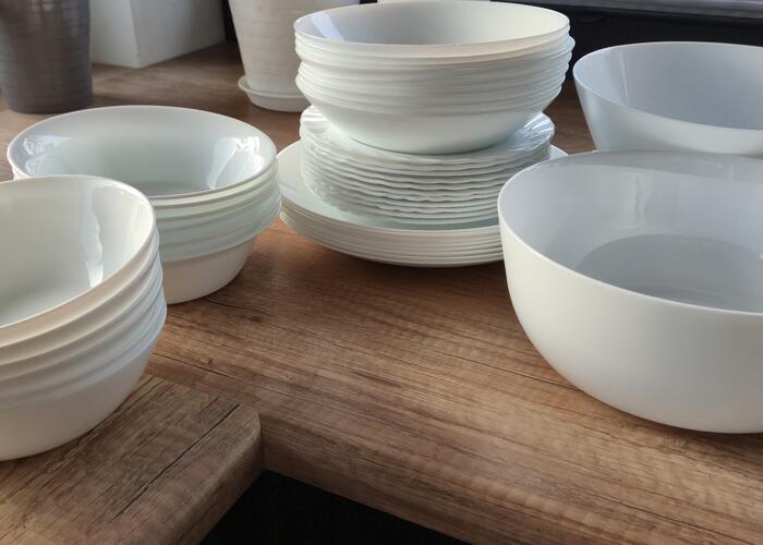 Grajewo ogłoszenia: Sprzedam zastawę stołową miseczki miski talerze płaskie i...