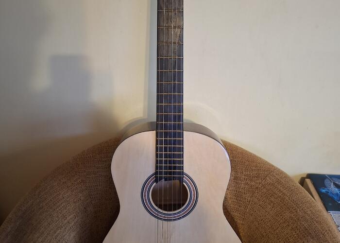 Grajewo ogłoszenia: Sprzedam gitarę stan bardzo dobry, dodam gratis komplet strun nowych.